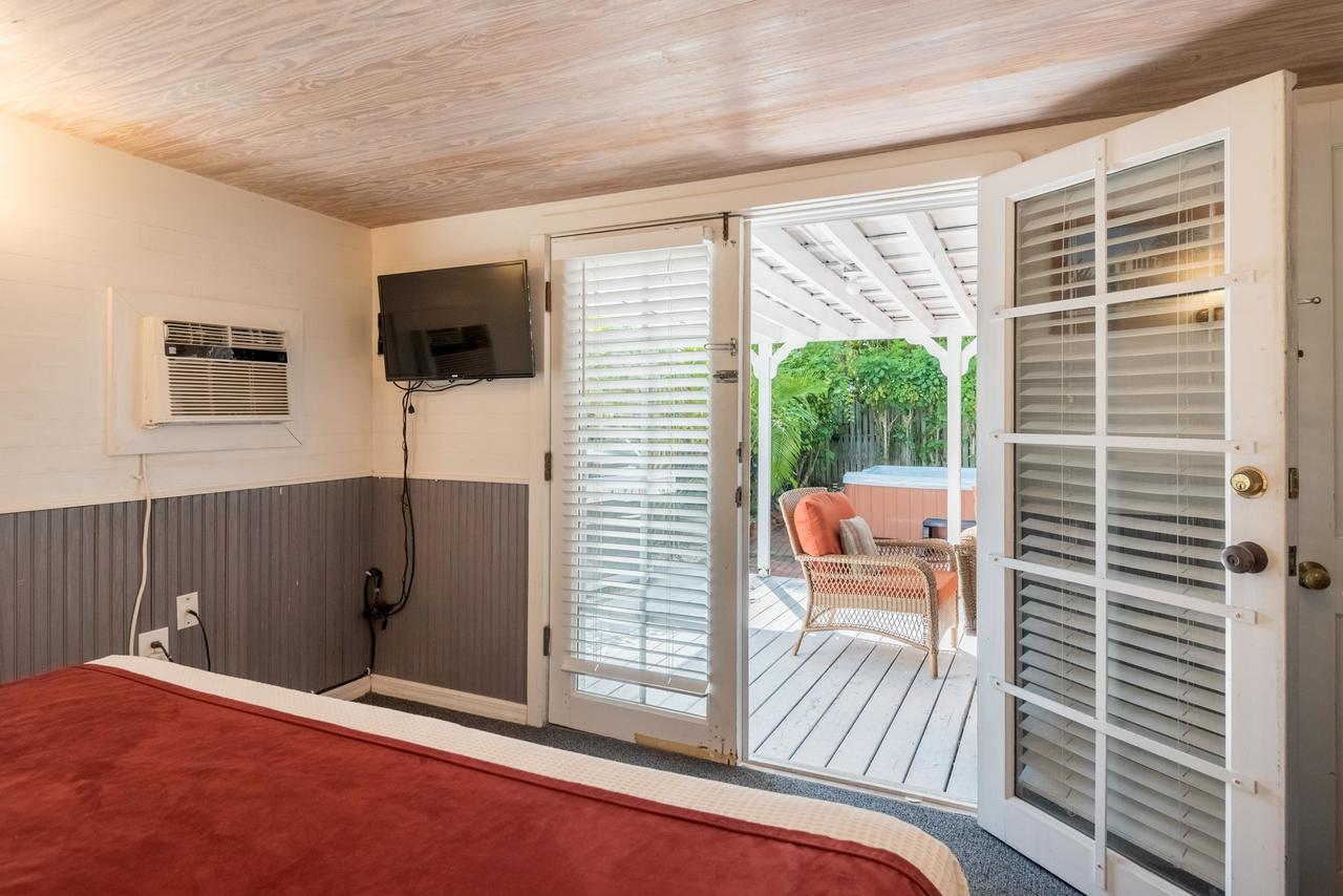 Hemingway'S View Villa Key West Bagian luar foto