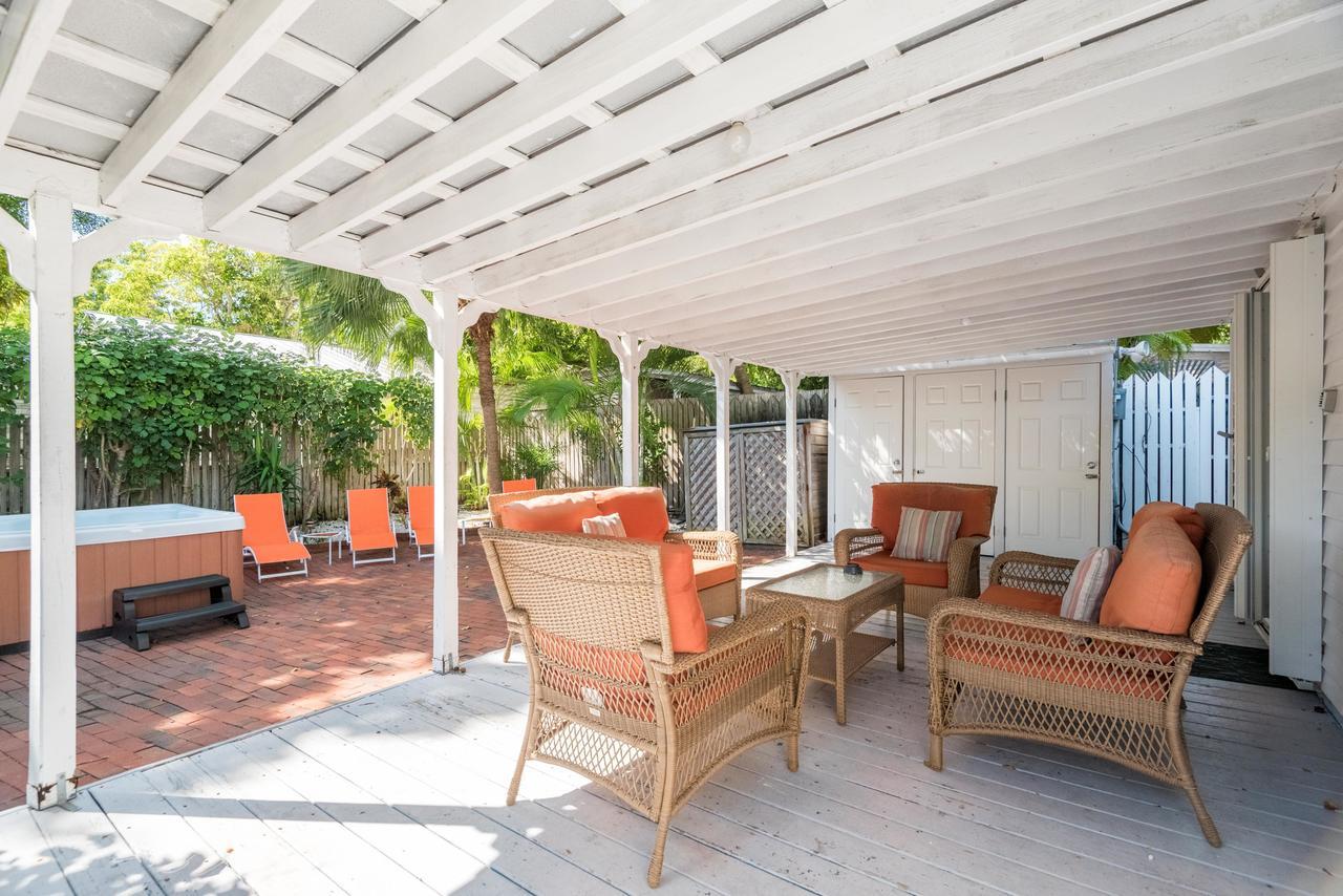 Hemingway'S View Villa Key West Bagian luar foto