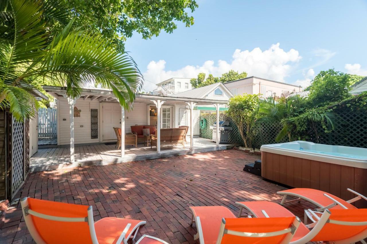 Hemingway'S View Villa Key West Bagian luar foto